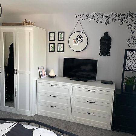 Cosy Home From Home With Private Bathroom - Free Parking カーディフ エクステリア 写真